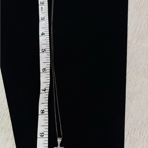 Elegant Silver Heart Pendant Necklace - Picture 3 of 8